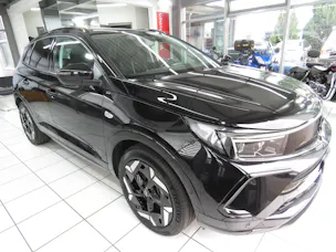 OPEL Grandland 1.6 Hybrid 4x4 GSe Automat (AHK 1'250 kg)