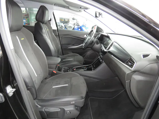 OPEL Grandland 1.6 Hybrid 4x4 GSe Automat (AHK 1'250 kg)