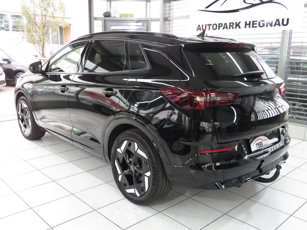 OPEL Grandland 1.6 Hybrid 4x4 GSe Automat (AHK 1'250 kg)