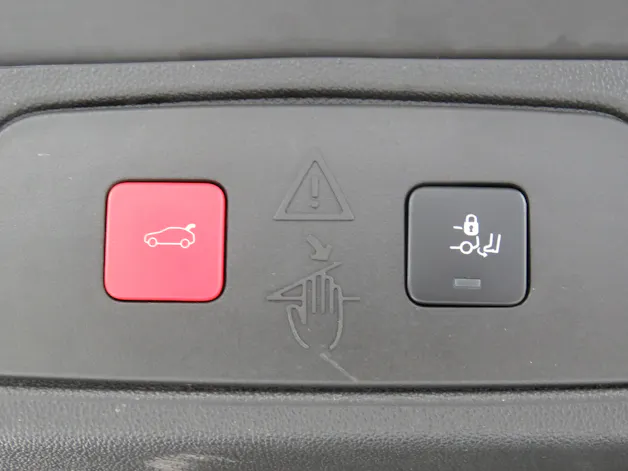 OPEL Grandland 1.6 Hybrid 4x4 GSe Automat (AHK 1'250 kg)