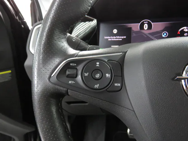 OPEL Grandland 1.6 Hybrid 4x4 GSe Automat (AHK 1'250 kg)