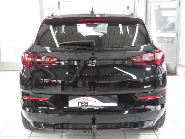OPEL Grandland 1.6 Hybrid 4x4 GSe Automat (AHK 1'250 kg)