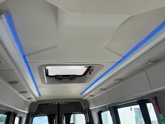VW Crafter Bus 17-Sitzer