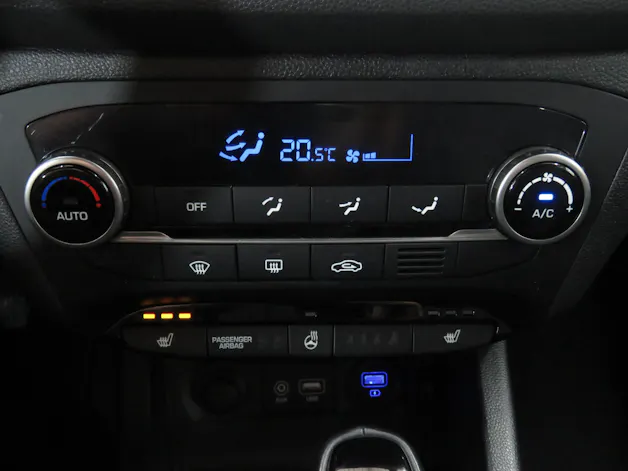 HYUNDAI i20 1.0 T-GDi Amplia DCT Automat
