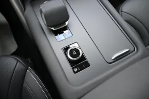 Land Rover Discovery 3.0D I6 P350 R-Dynamic SE AWD Automatic 7-Plätzer + AHK 3500kg + Werksgarantie 05.2030