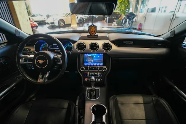 FORD Mustang Fastback 5.0 V8 GT Automat