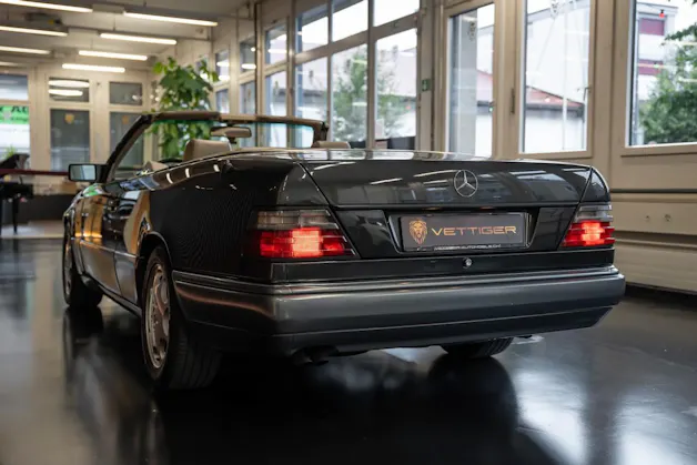 MERCEDES-BENZ E 320 Cabrio