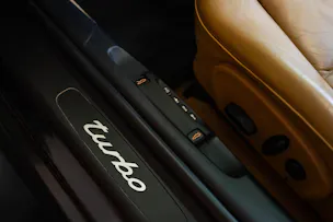 PORSCHE 911 Turbo