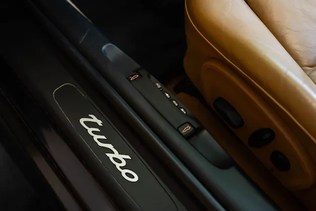 PORSCHE 911 Turbo