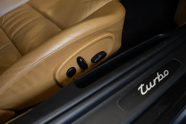 PORSCHE 911 Turbo