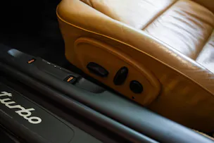 PORSCHE 911 Turbo