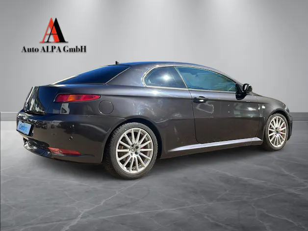 ALFA ROMEO GT 3.2 V6 Distinctive – ITALIENISCHE ELEGANZ MIT V6-CHARAKTER | DISTINCTIVE-AUSFÜHRUNG |