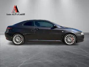 ALFA ROMEO GT 3.2 V6 Distinctive – ITALIENISCHE ELEGANZ MIT V6-CHARAKTER | DISTINCTIVE-AUSFÜHRUNG |