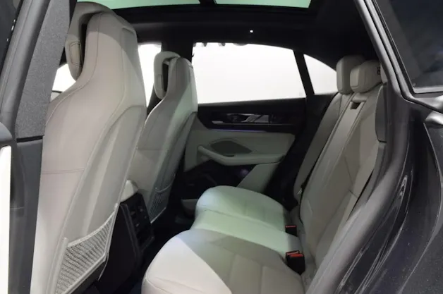 PORSCHE Macan 4 100kWh