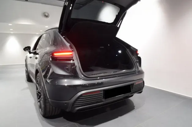 PORSCHE Macan 4 100kWh