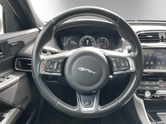 Jaguar Jaguar XE 25d R-Sport AWD Automatik – Vollausstattung | 360° Kamera | HUD | Panorama