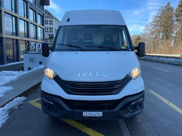 IVECO 35 S 14H A8 VKastenwagen