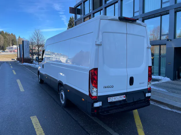 IVECO 35 S 14H A8 VKastenwagen