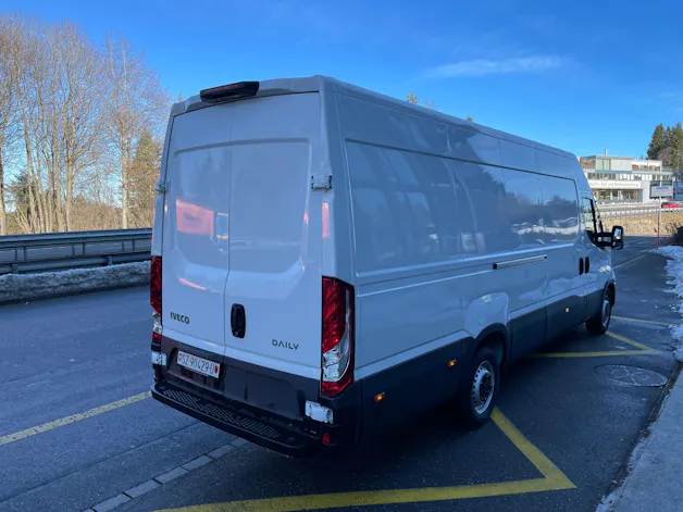 IVECO 35 S 14H A8 VKastenwagen