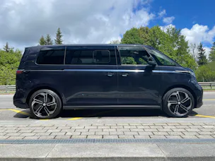 VW ID.Buzz LWB GTX 4 Motion, 7-Sitzer mit AHK und Pano.-Dach