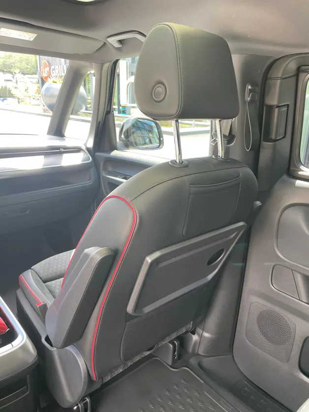 VW ID.Buzz LWB GTX 4 Motion, 7-Sitzer mit AHK und Pano.-Dach
