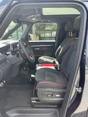 VW ID.Buzz LWB GTX 4 Motion, 7-Sitzer mit AHK und Pano.-Dach