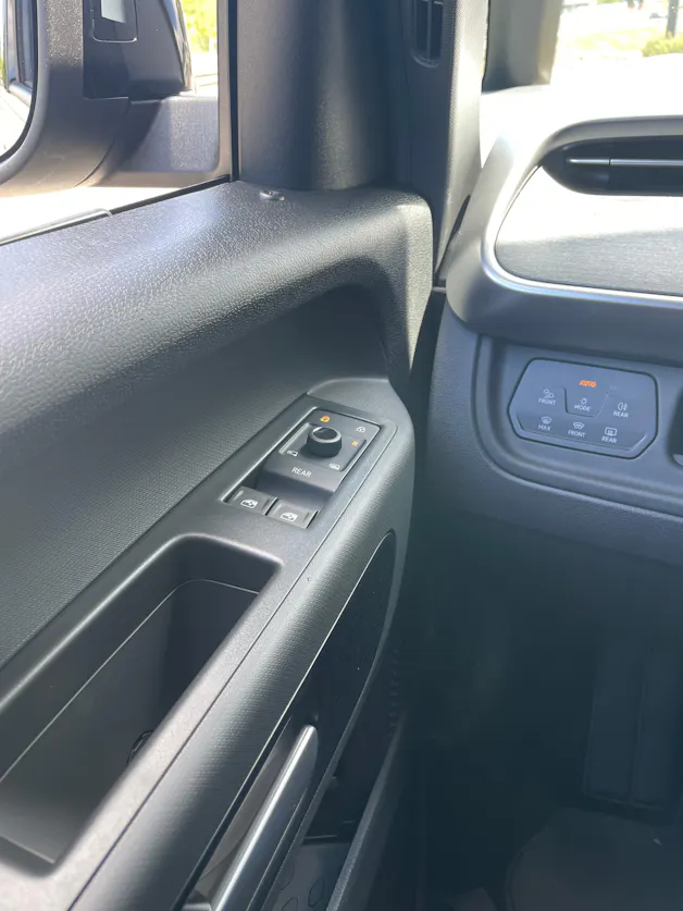 VW ID.Buzz LWB GTX 4 Motion, 7-Sitzer mit AHK und Pano.-Dach