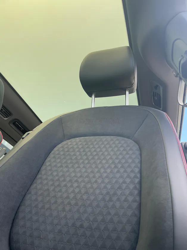 VW ID.Buzz LWB GTX 4 Motion, 7-Sitzer mit AHK und Pano.-Dach