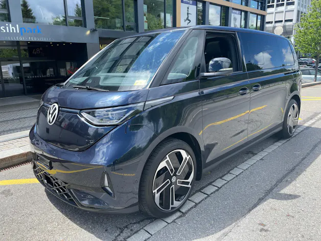VW ID.Buzz LWB GTX 4 Motion, 7-Sitzer mit AHK und Pano.-Dach