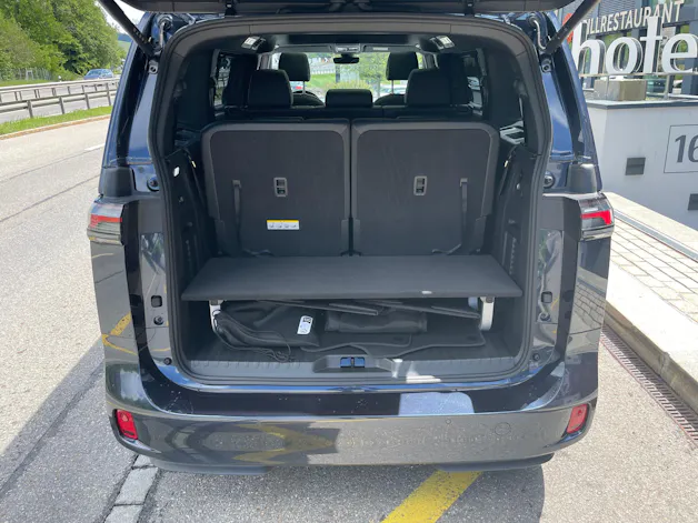 VW ID.Buzz LWB GTX 4 Motion, 7-Sitzer mit AHK und Pano.-Dach