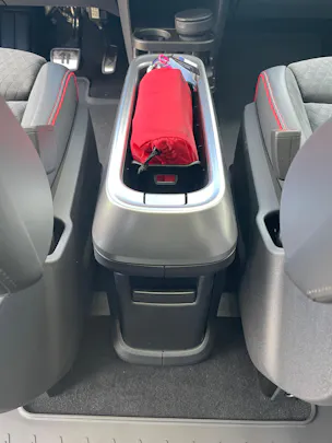 VW ID.Buzz LWB GTX 4 Motion, 7-Sitzer mit AHK und Pano.-Dach
