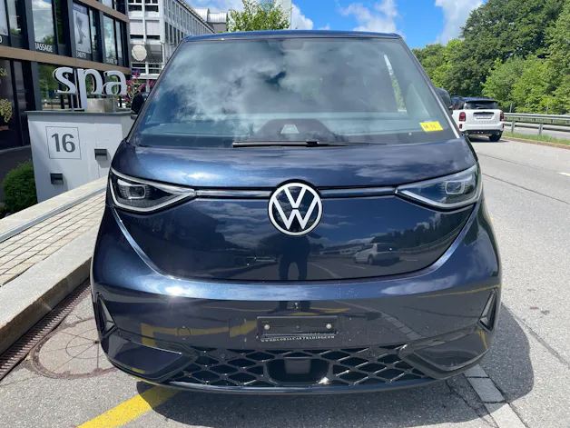 VW ID.Buzz LWB GTX 4 Motion, 7-Sitzer mit AHK und Pano.-Dach