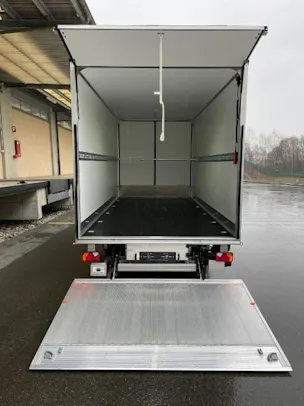 IVECO Daily 35 S 18H A8 Durchlader mit 2x Hebebühnen