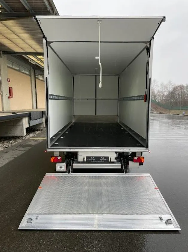 IVECO Daily 35 S 18H A8 Durchlader mit 2x Hebebühnen