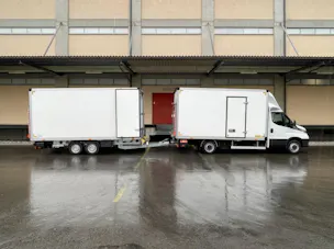 IVECO Daily 35 S 18H A8 Durchlader mit 2x Hebebühnen