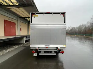 IVECO Daily 35 S 18H A8 Durchlader mit 2x Hebebühnen