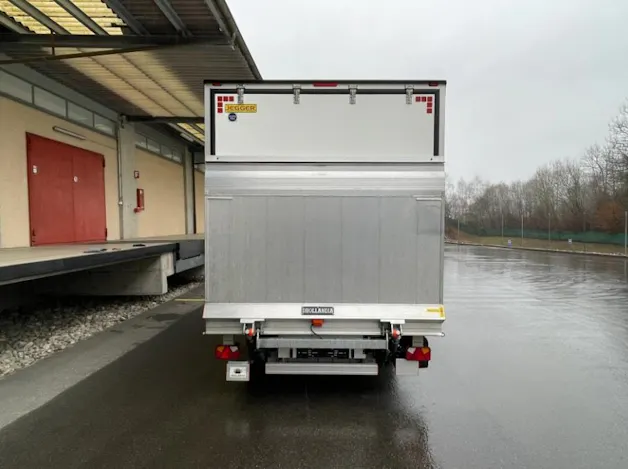 IVECO Daily 35 S 18H A8 Durchlader mit 2x Hebebühnen