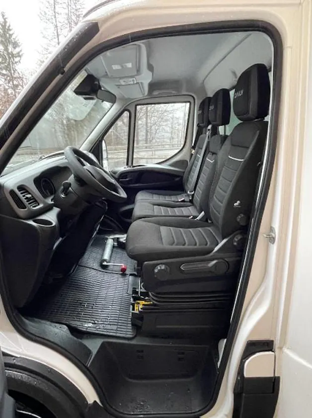 IVECO Daily 35 S 18H A8 Durchlader mit 2x Hebebühnen