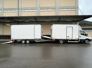 IVECO Daily 35 S 18H A8 Durchlader mit 2x Hebebühnen