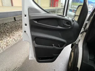 IVECO Daily 35 S 18H A8 Durchlader mit 2x Hebebühnen