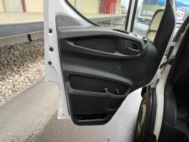 IVECO Daily 35 S 18H A8 Durchlader mit 2x Hebebühnen