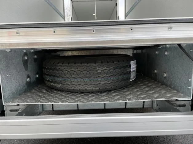 IVECO Daily 35 S 18H A8 Durchlader mit 2x Hebebühnen
