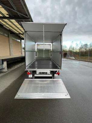 IVECO Daily 35 S 18H A8 Durchlader mit 2x Hebebühnen