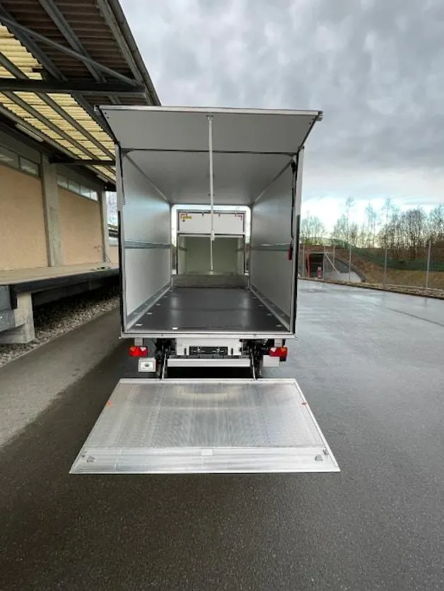IVECO Daily 35 S 18H A8 Durchlader mit 2x Hebebühnen