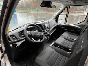 IVECO Daily 35 S 18H A8 Durchlader mit 2x Hebebühnen