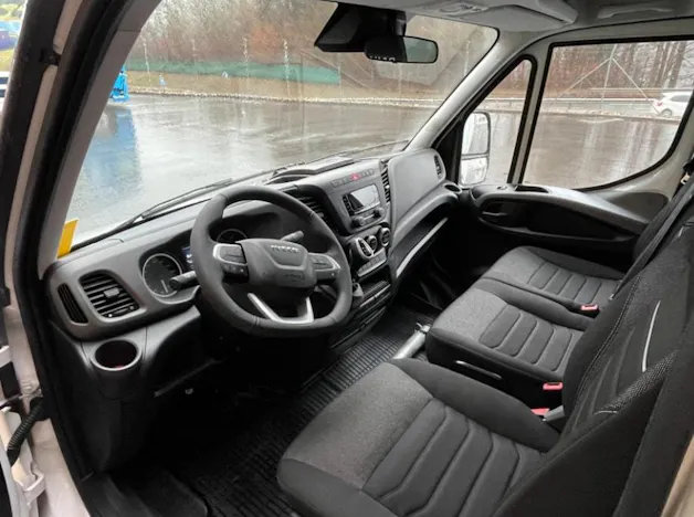 IVECO Daily 35 S 18H A8 Durchlader mit 2x Hebebühnen