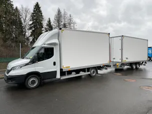 IVECO Daily 35 S 18H A8 Durchlader mit 2x Hebebühnen