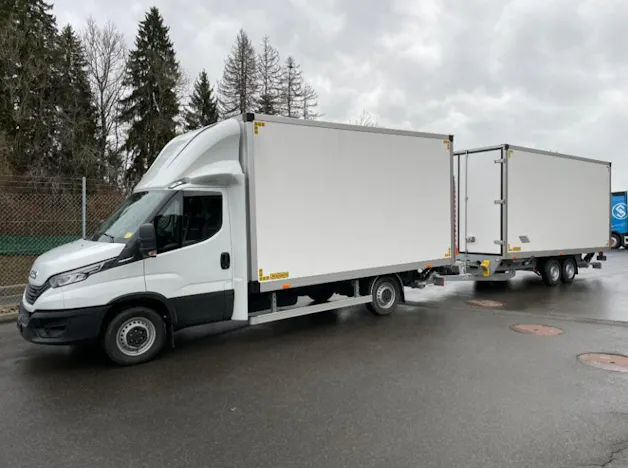 IVECO Daily 35 S 18H A8 Durchlader mit 2x Hebebühnen
