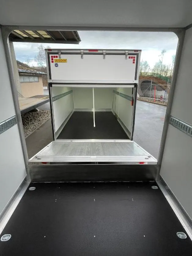 IVECO Daily 35 S 18H A8 Durchlader mit 2x Hebebühnen