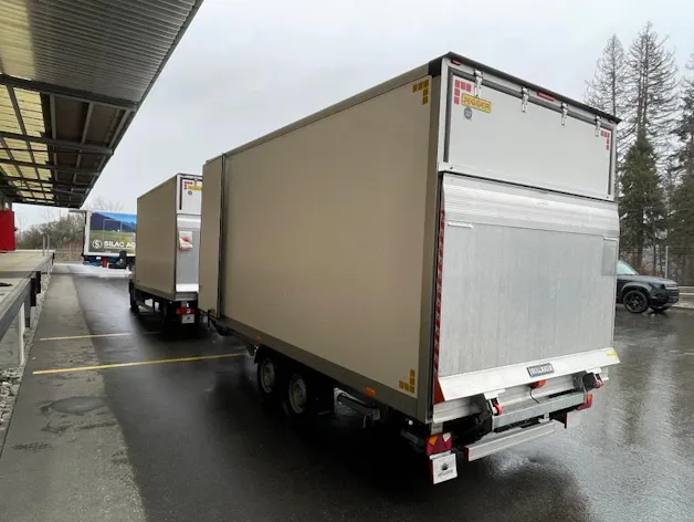 IVECO Daily 35 S 18H A8 Durchlader mit 2x Hebebühnen